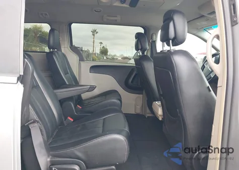 2015 Chrysler Town & Country Touring z USA, uszkodzony, nr VIN 2C4RC1BG6FR716141